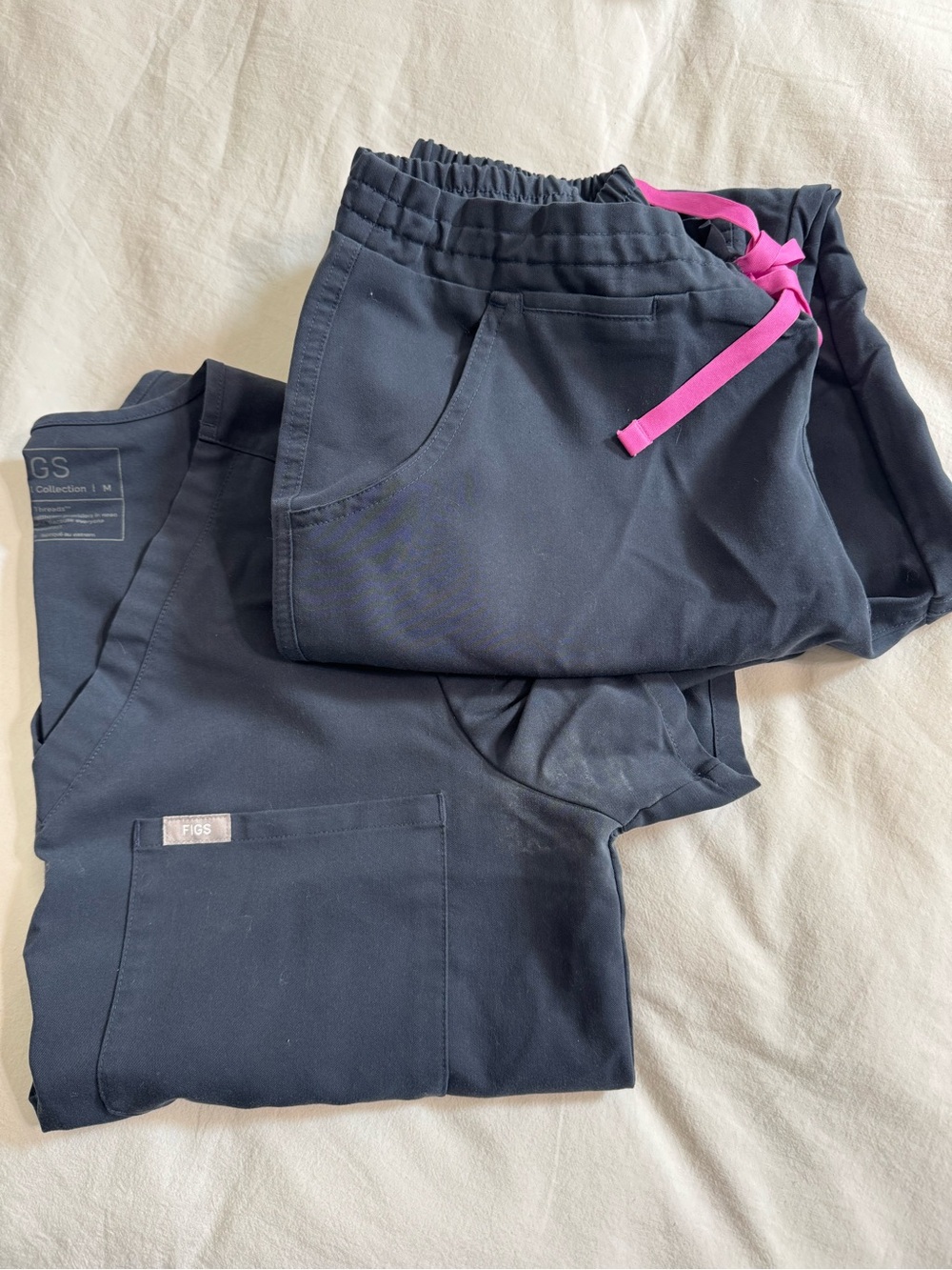 FIGS Women’s Dark Harbor Scrub Set